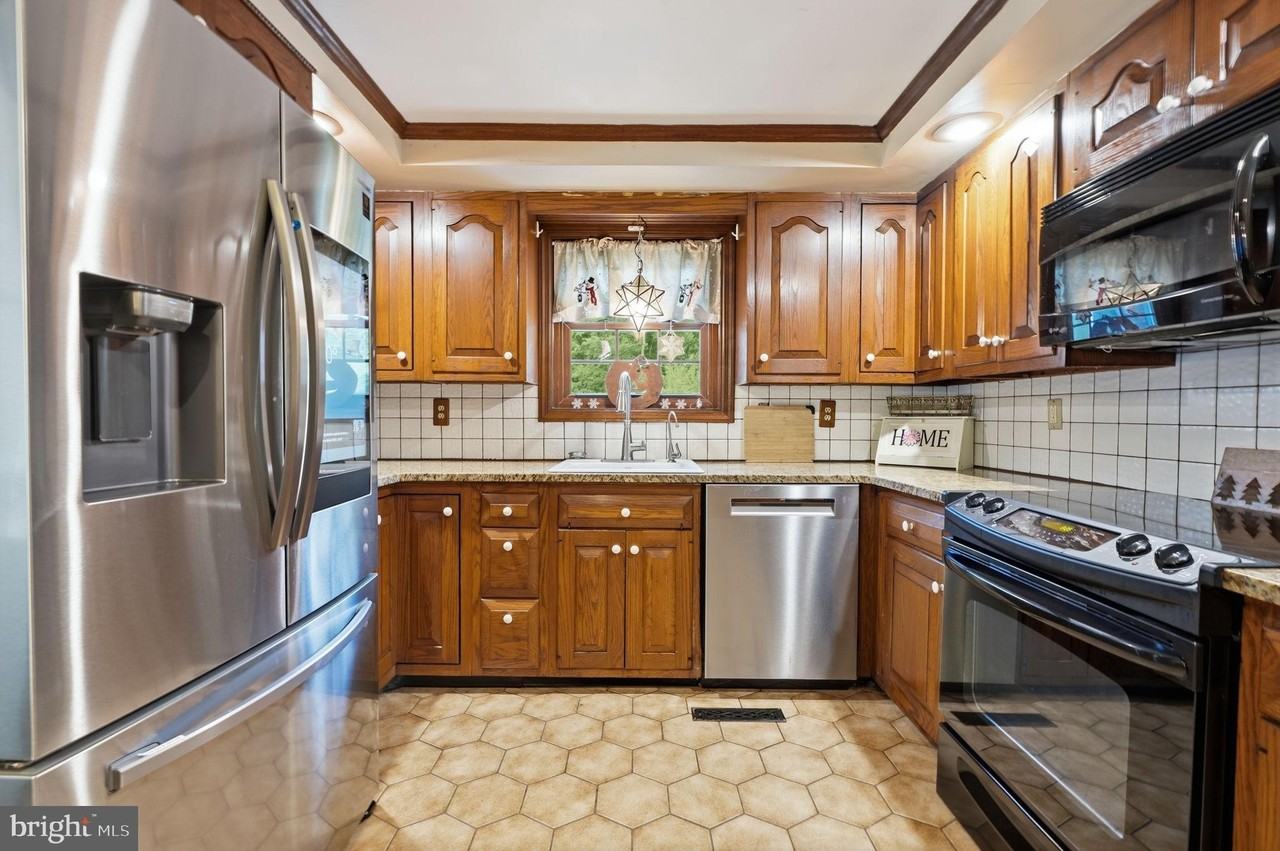 244 Federal City Rd - Photo 6 of 32