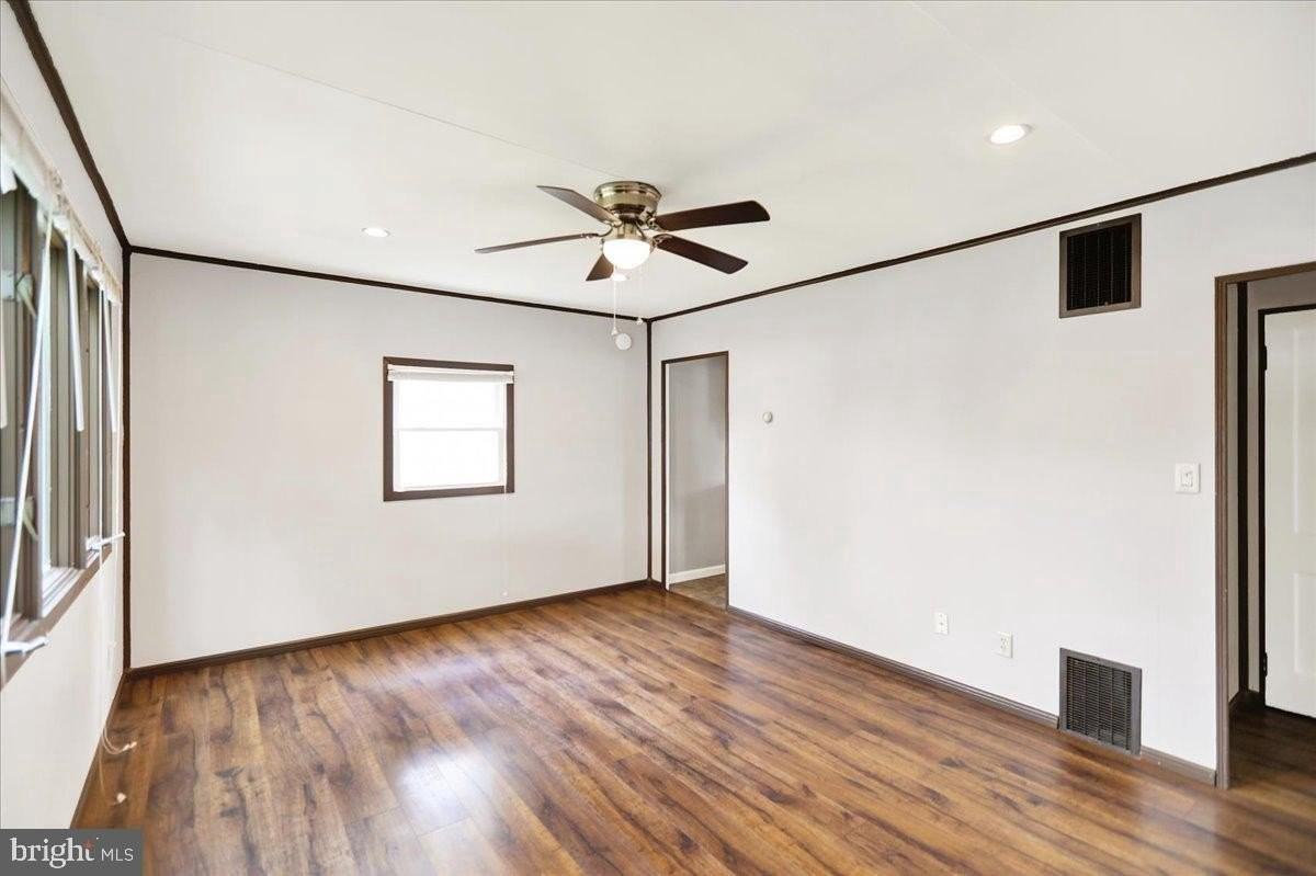 709 Franklin St - Photo 6 of 20