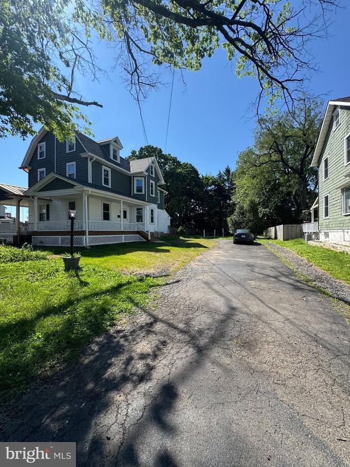 683 Knowles Ave - Photo 2 of 15