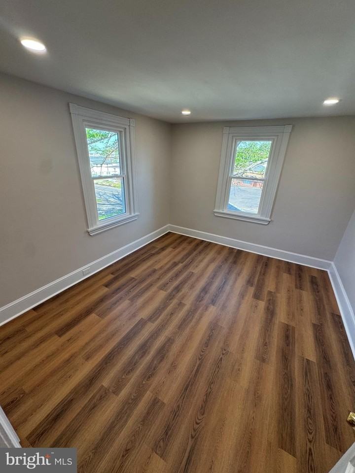 683 Knowles Ave - Photo 4 of 15