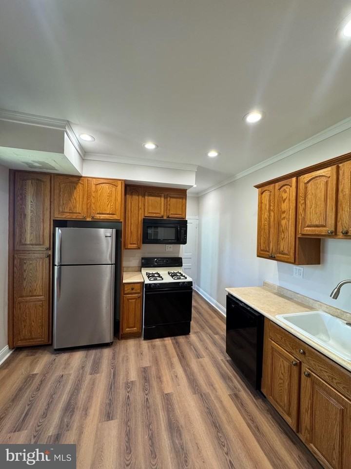 683 Knowles Ave - Photo 6 of 15