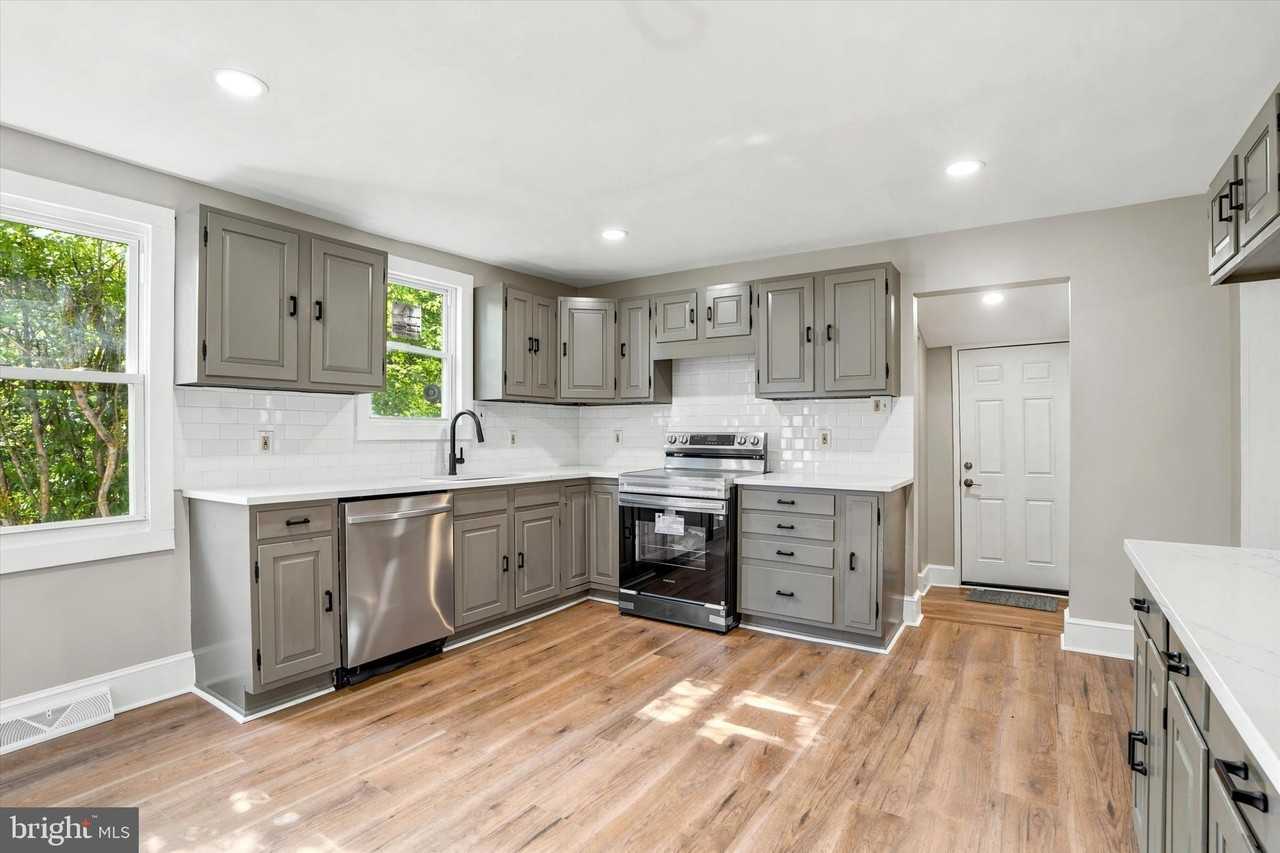 4 Boraten Rd - Photo 3 of 23