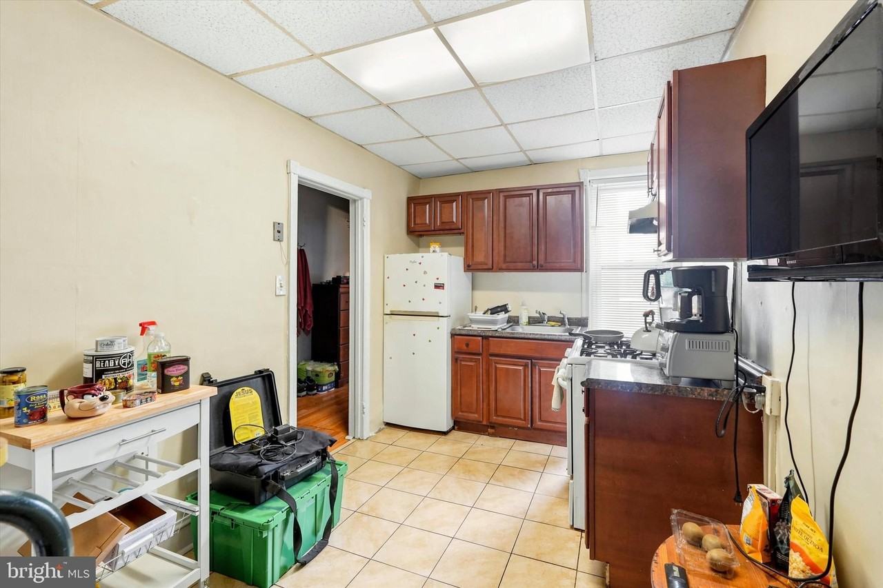1833 Daly St #2 - Photo 5 of 16