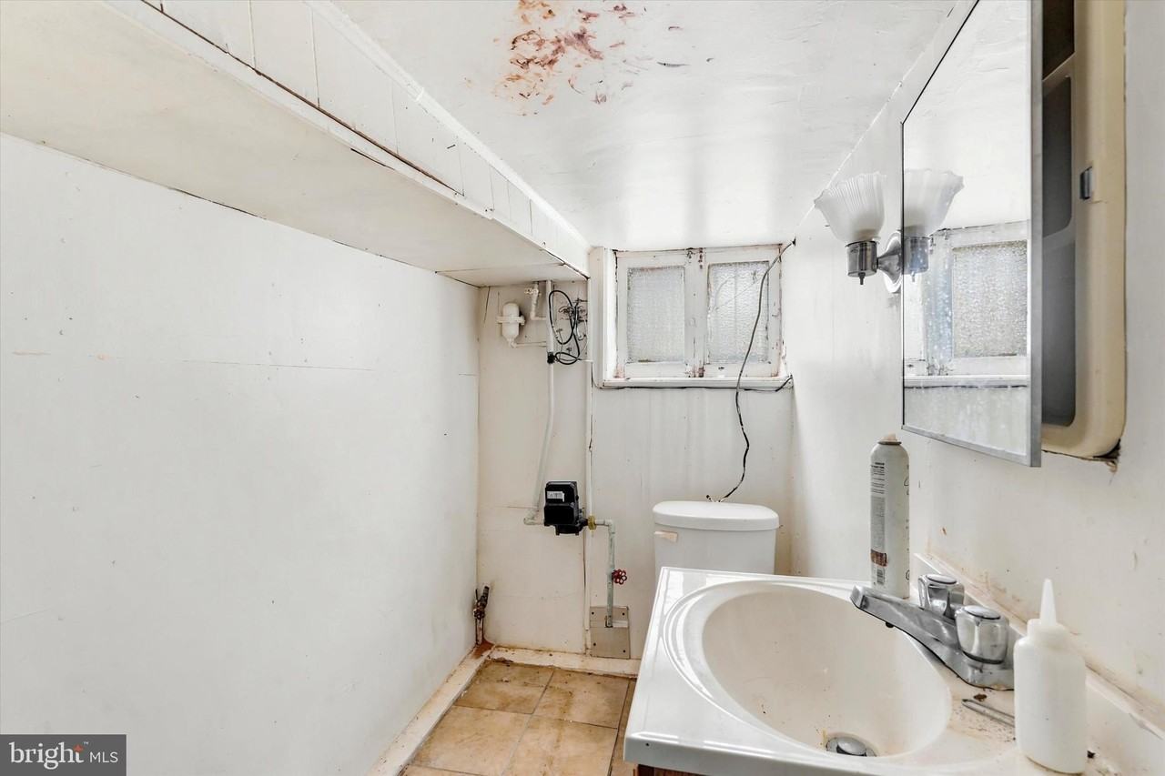 1833 Daly St #2 - Photo 7 of 16