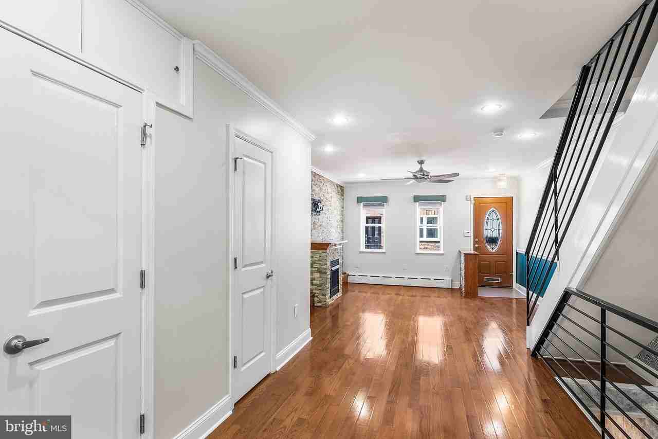 1725 S Iseminger St - Photo 7 of 27