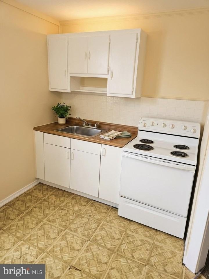 4405 N Lawrence St #2 - Photo 4 of 7