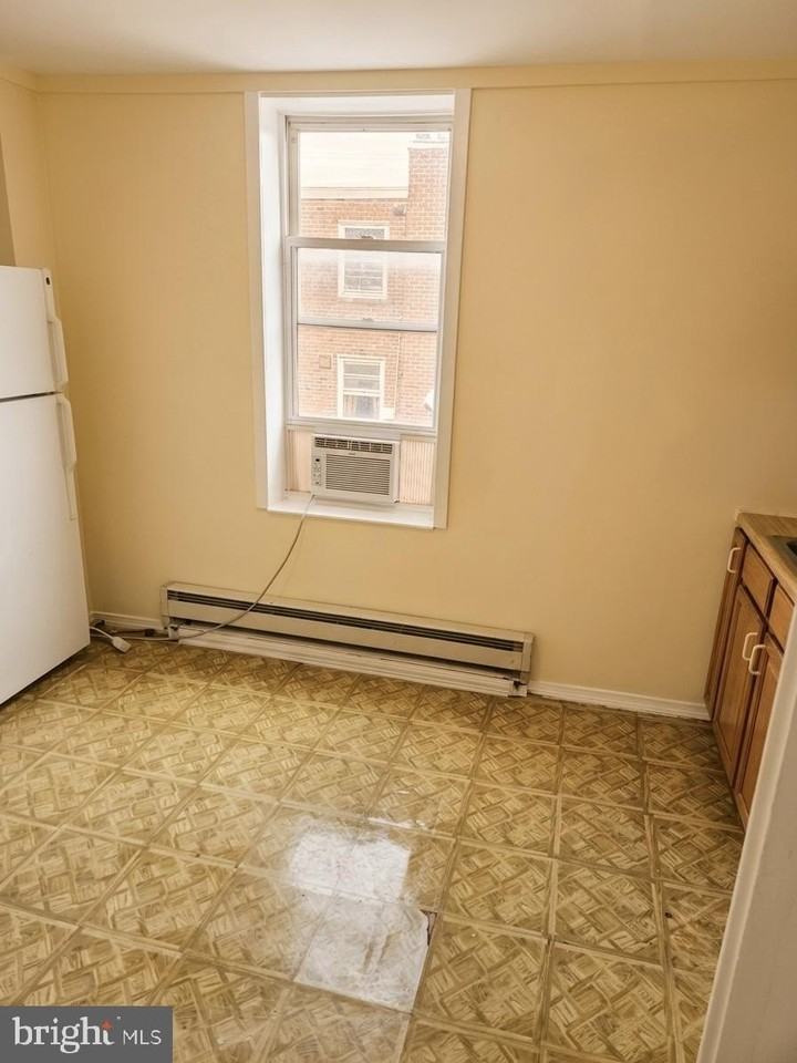 4405 N Lawrence St #2 - Photo 5 of 7