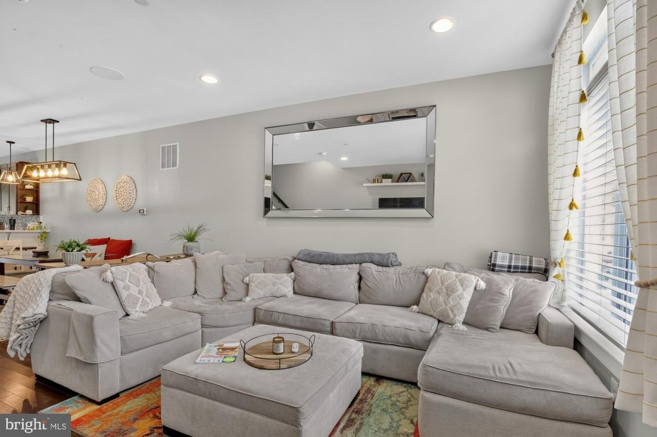 2441 Coral St - Photo 2 of 45
