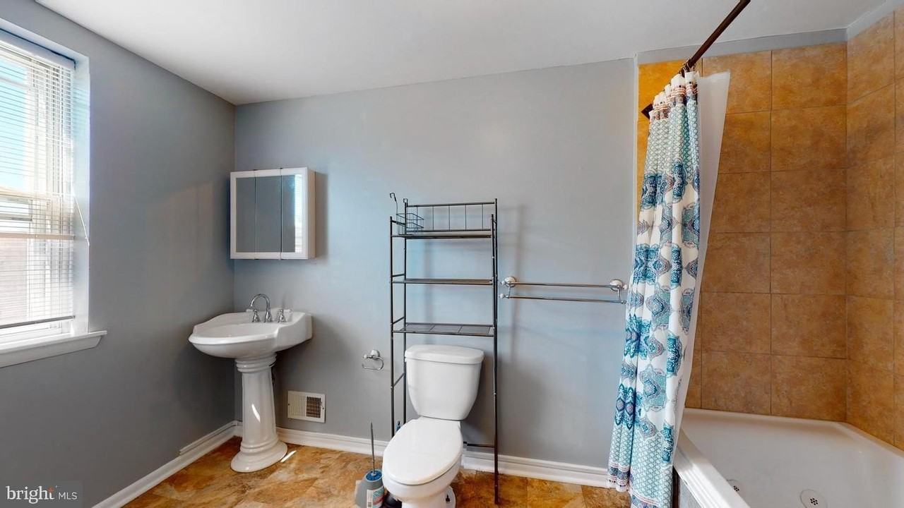 652 N 36th St - Photo 6 of 19