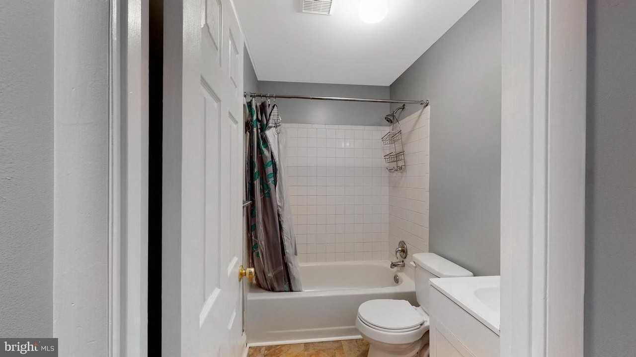 652 N 36th St - Photo 7 of 19