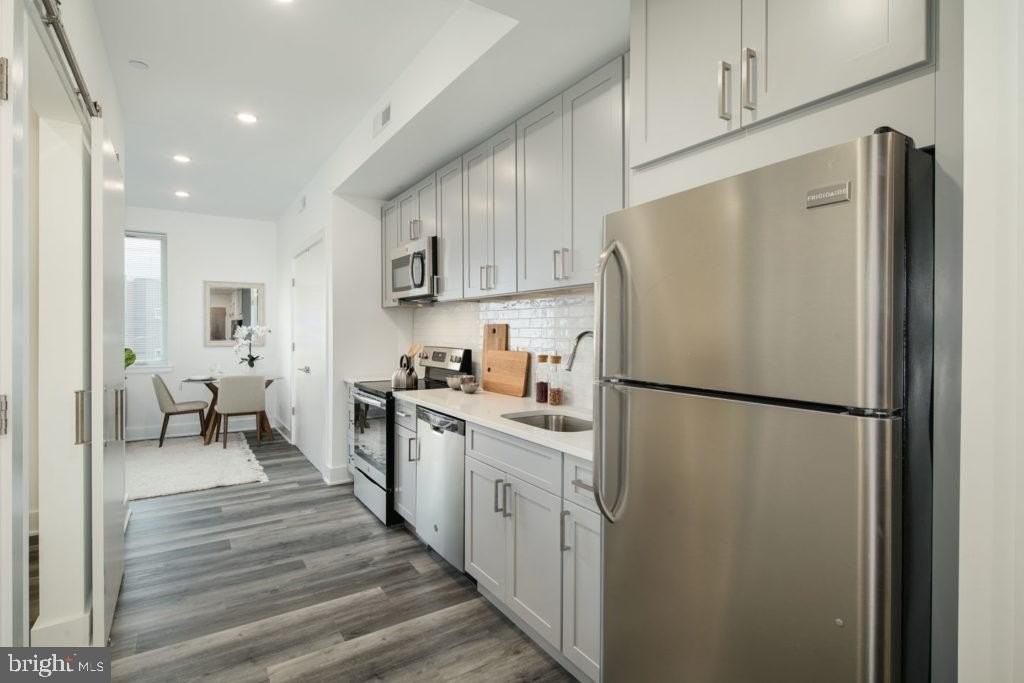 1245 Ridge Ave #305