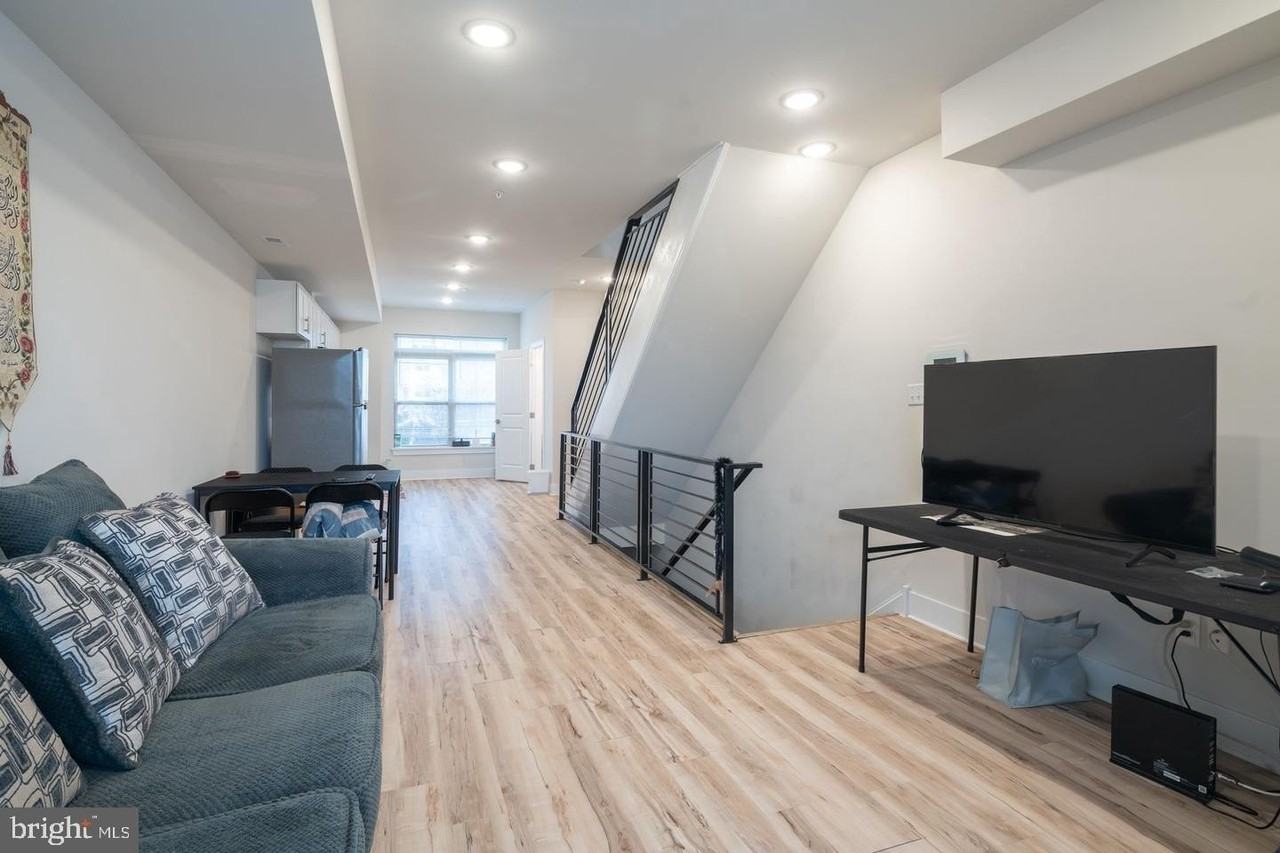 2531 N Mascher St - Photo 4 of 23