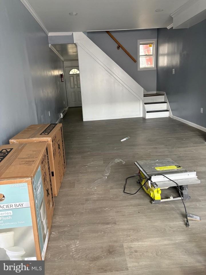 409 W Market St - Photo 2 of 10