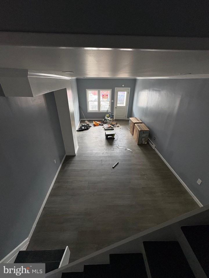 409 W Market St - Photo 3 of 10