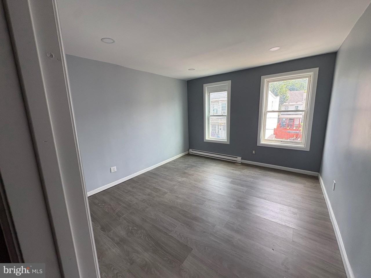 409 W Market St - Photo 7 of 10