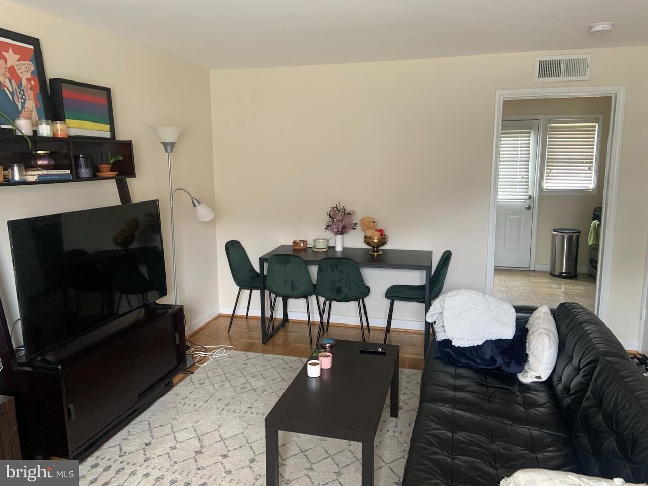 732 N Oakland St - Photo 5 of 21