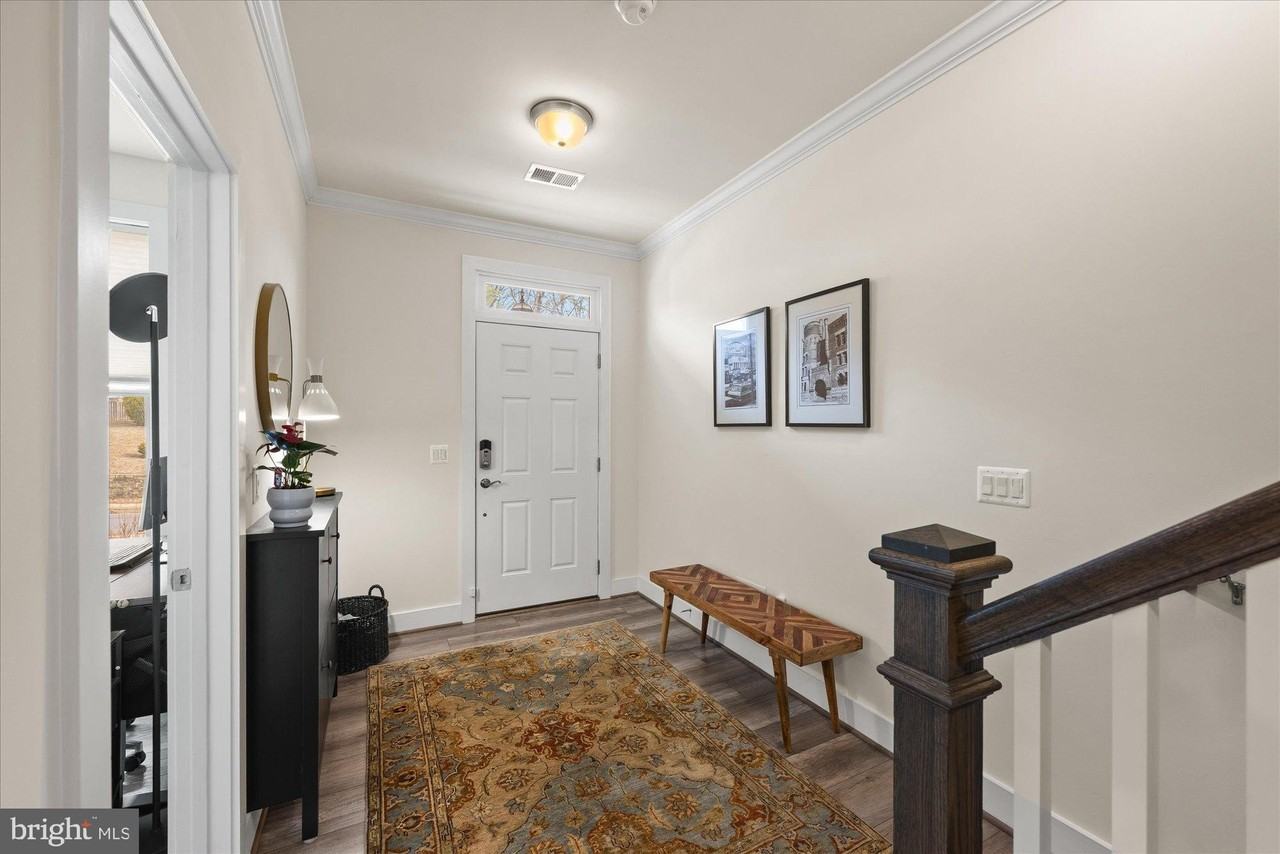 2236 S Glebe Rd - Photo 3 of 23