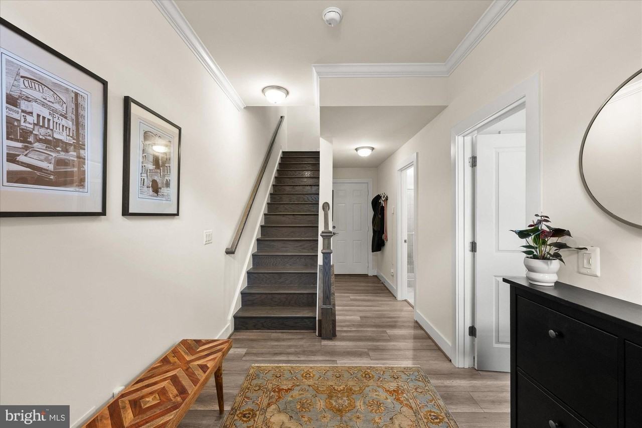 2236 S Glebe Rd - Photo 4 of 23