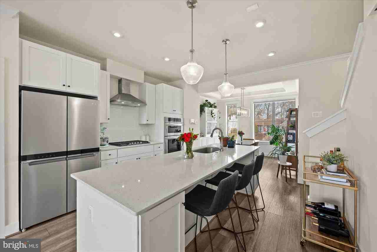 2236 S Glebe Rd - Photo 5 of 23