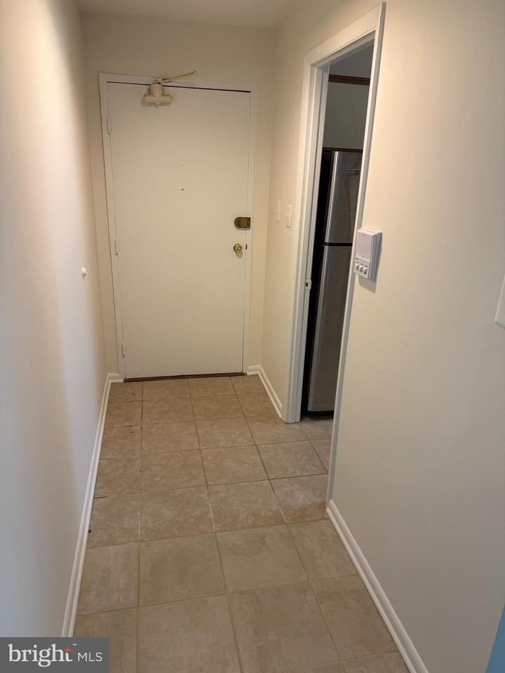 1942 Kennedy Dr #201 - Photo 5 of 27