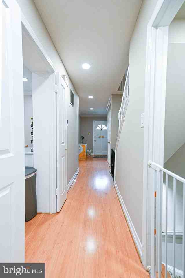 7377 Montcalm Dr - Photo 6 of 36