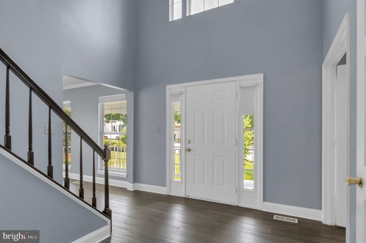 15704 Beau Ridge Dr - Photo 4 of 48