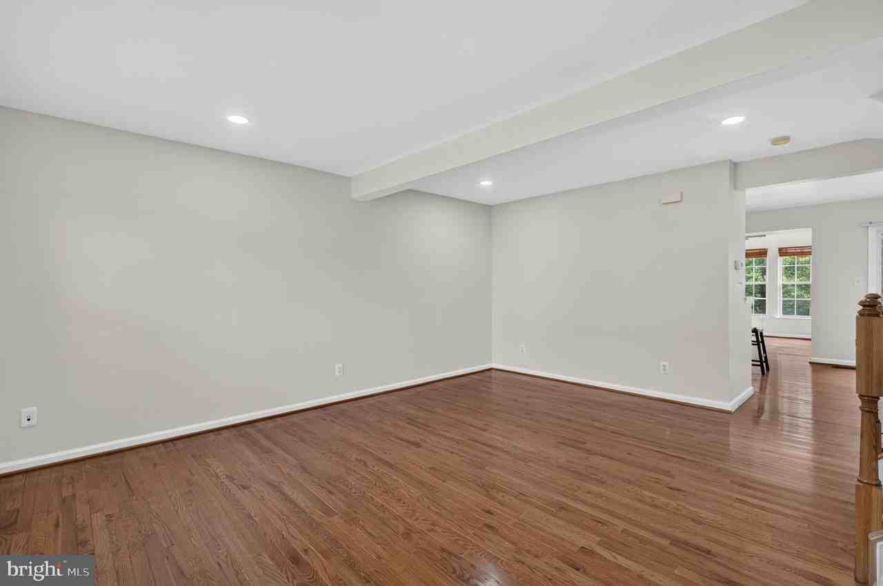 15044 Gaffney Cir - Photo 5 of 49