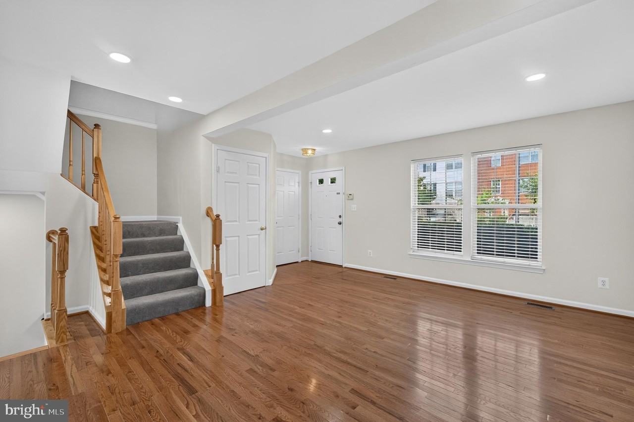 15044 Gaffney Cir - Photo 7 of 49