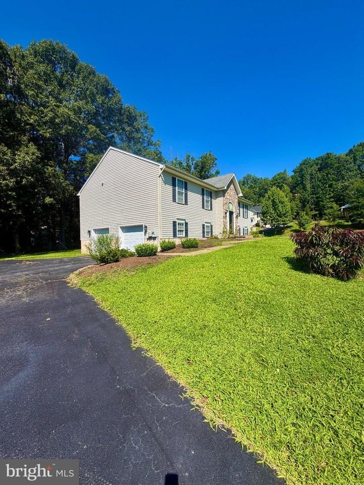 9504 S Royal Crest Ct - Photo 3 of 40