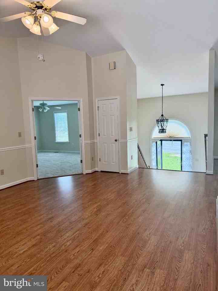 9504 S Royal Crest Ct - Photo 5 of 40