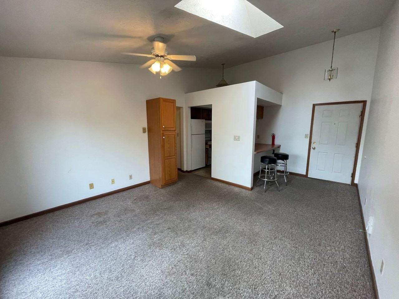 Leslie Manor Apartments - Photo 4 of 35