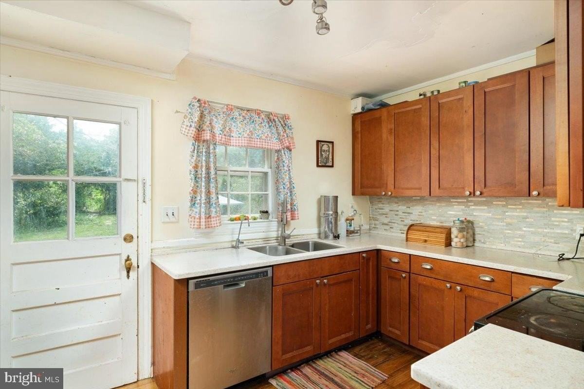 9028 Stonewall Jackson Hwy - Photo 5 of 27