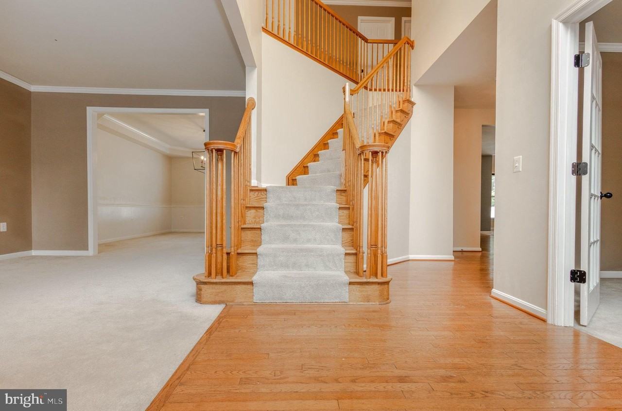 105 Ticonderoga Dr - Photo 3 of 35