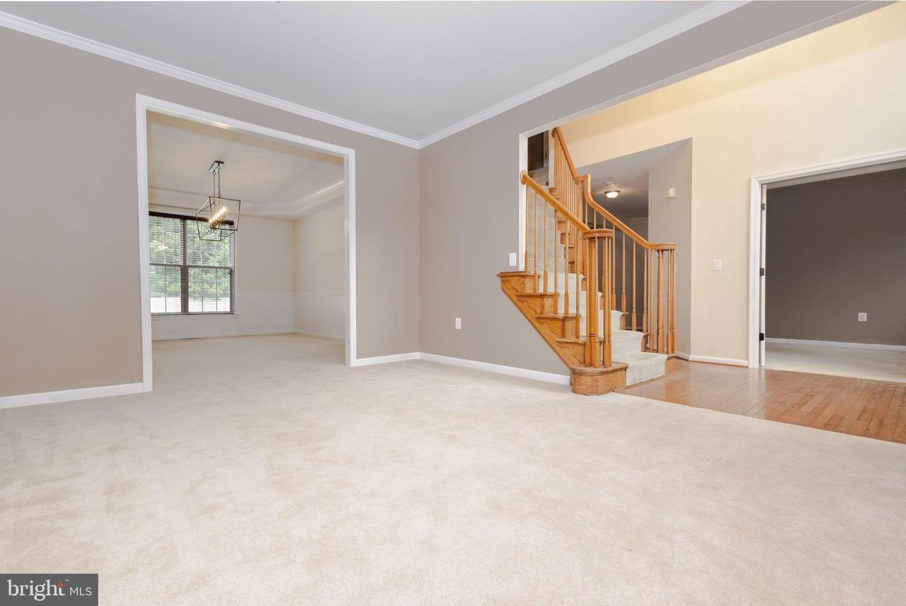105 Ticonderoga Dr - Photo 4 of 35