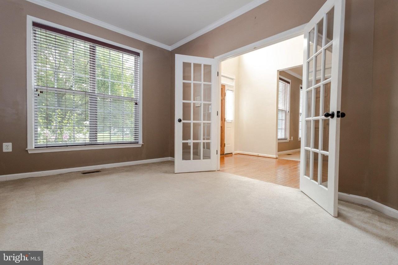 105 Ticonderoga Dr - Photo 5 of 35