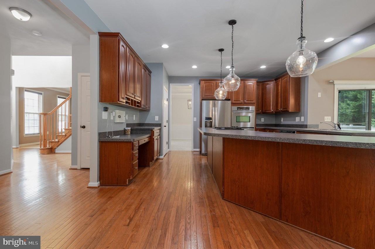 105 Ticonderoga Dr - Photo 6 of 35