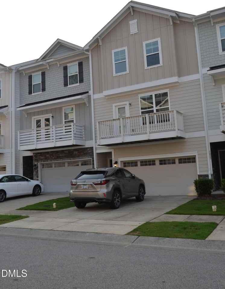 1021 Diamond Dove Ln - Photo 3 of 50
