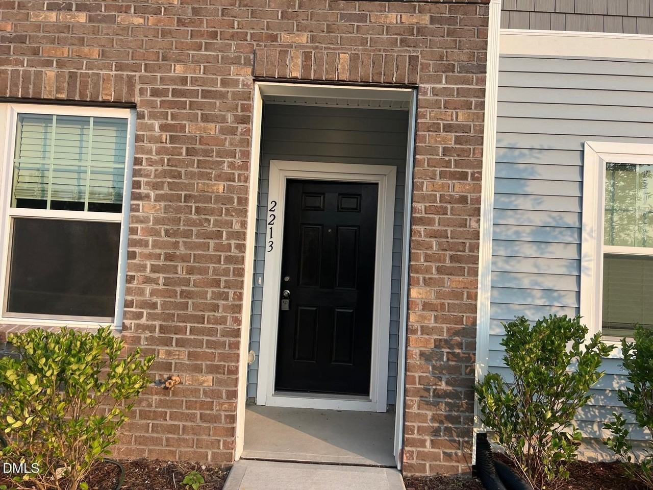 2213 Glen Crossing Dr - Photo 2 of 36