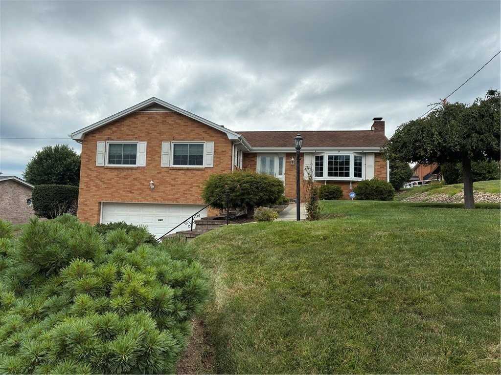 640 Longvue Dr - Photo 3 of 40
