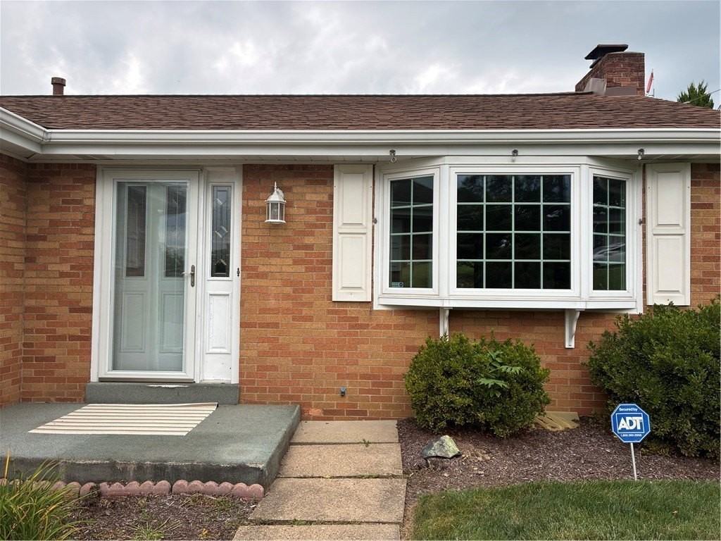 640 Longvue Dr - Photo 4 of 40