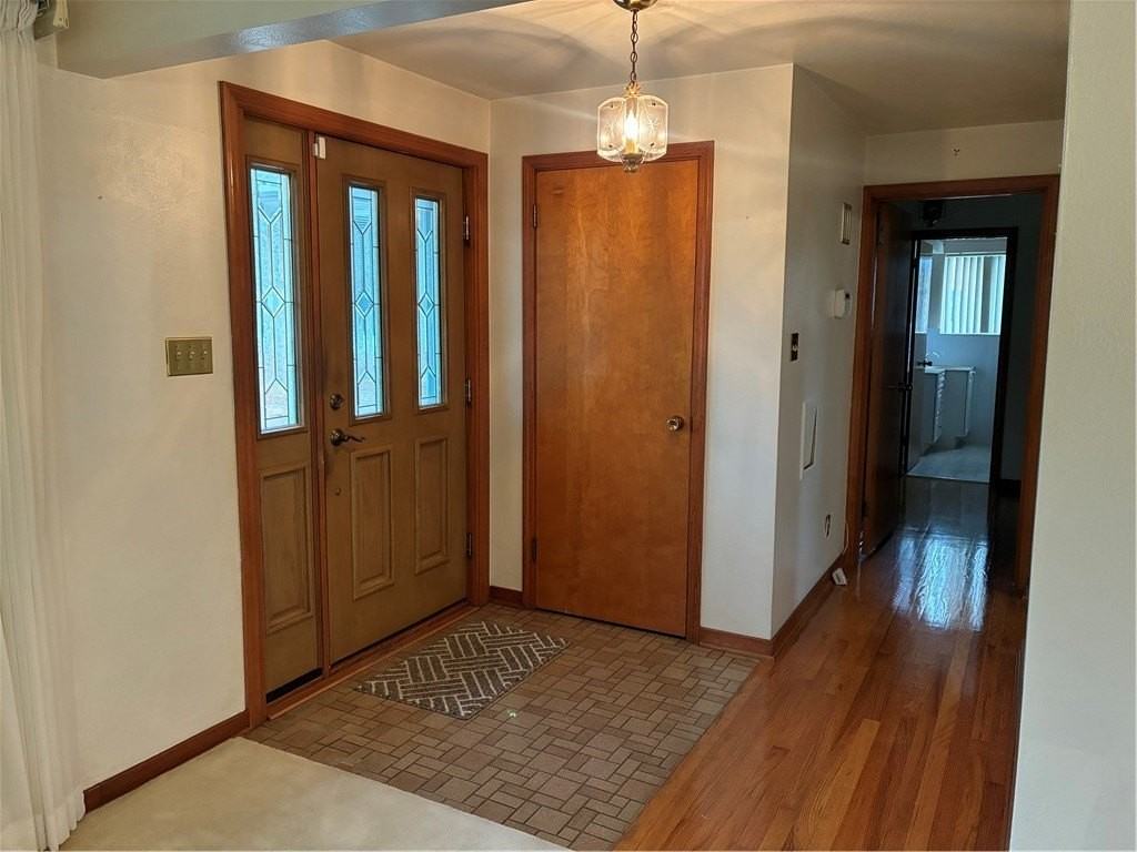 640 Longvue Dr - Photo 5 of 40