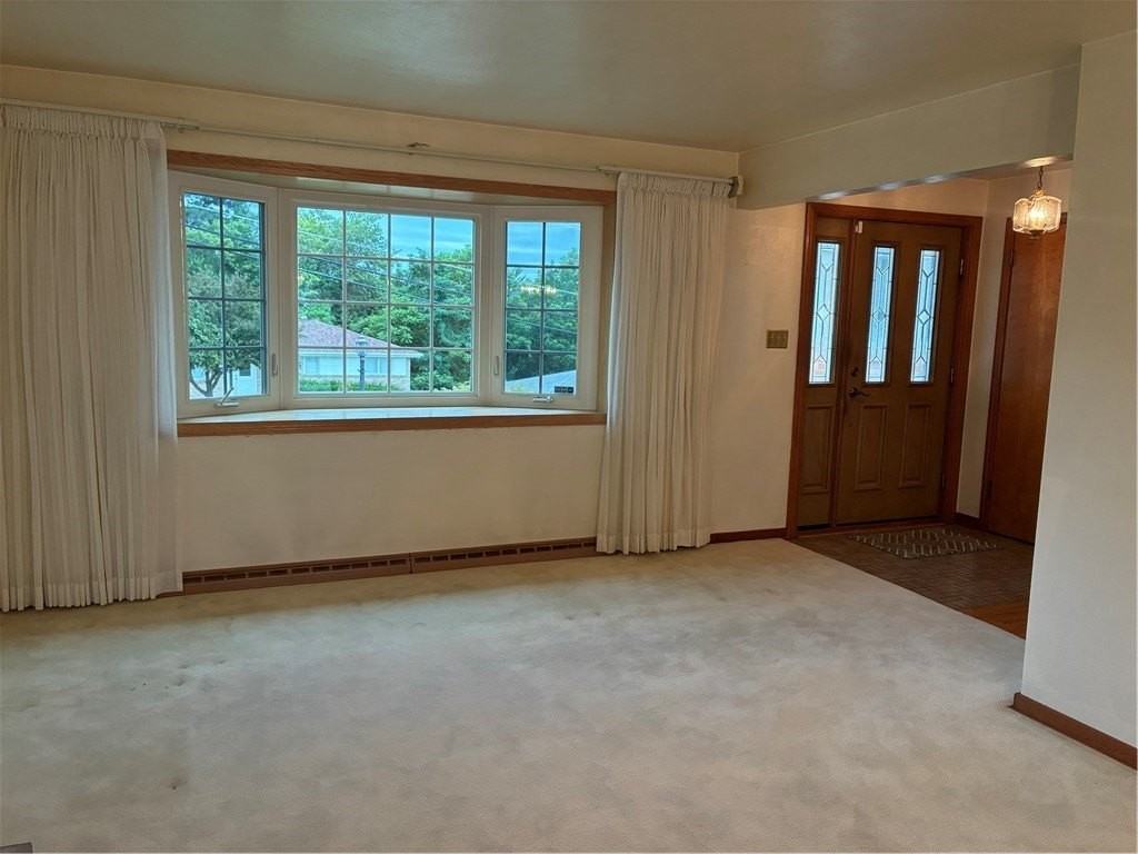 640 Longvue Dr - Photo 6 of 40