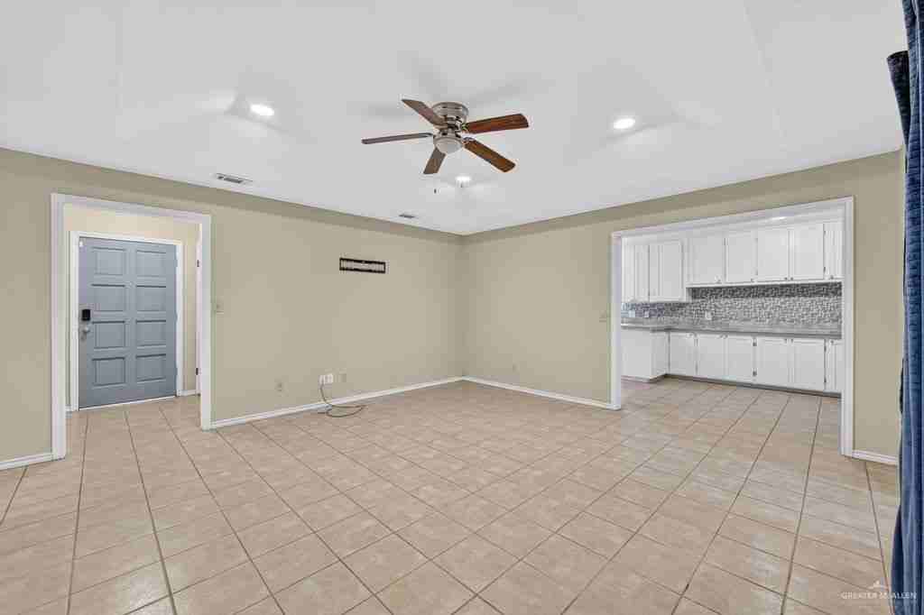 3101 Goldcrest Ave - Photo 4 of 17