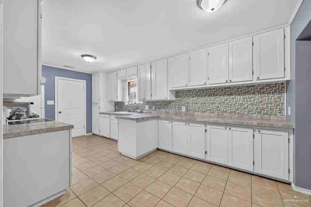 3101 Goldcrest Ave - Photo 5 of 17