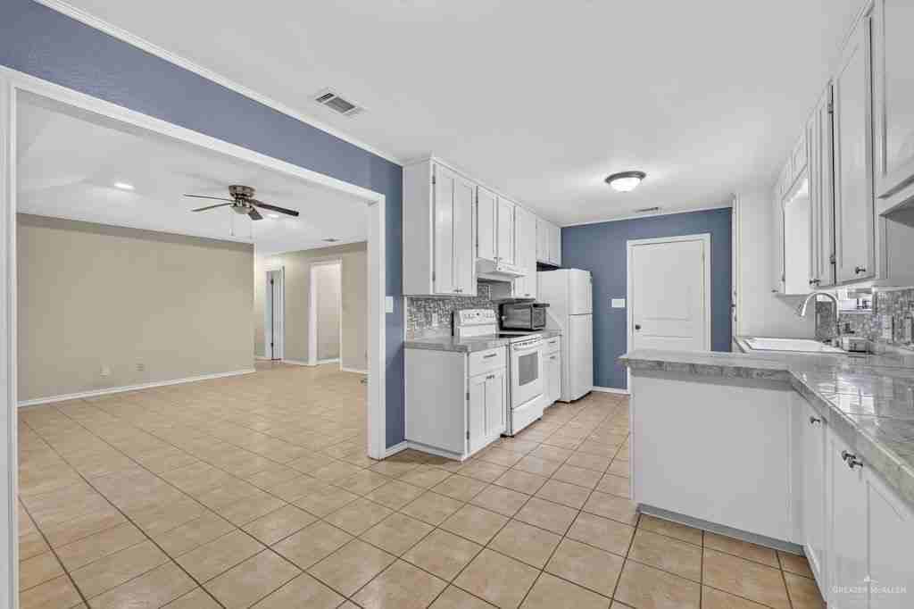 3101 Goldcrest Ave - Photo 6 of 17