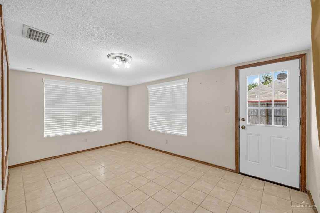 3101 Goldcrest Ave - Photo 7 of 17