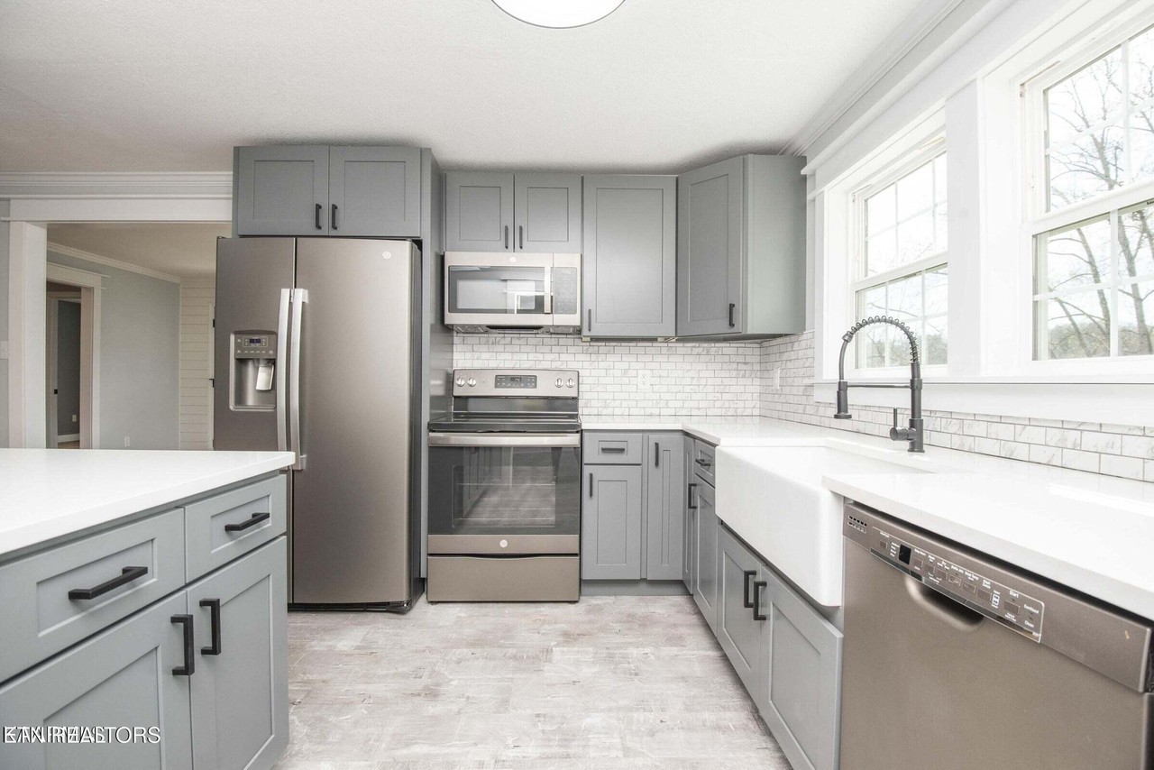 425 Sewanee St - Photo 6 of 16