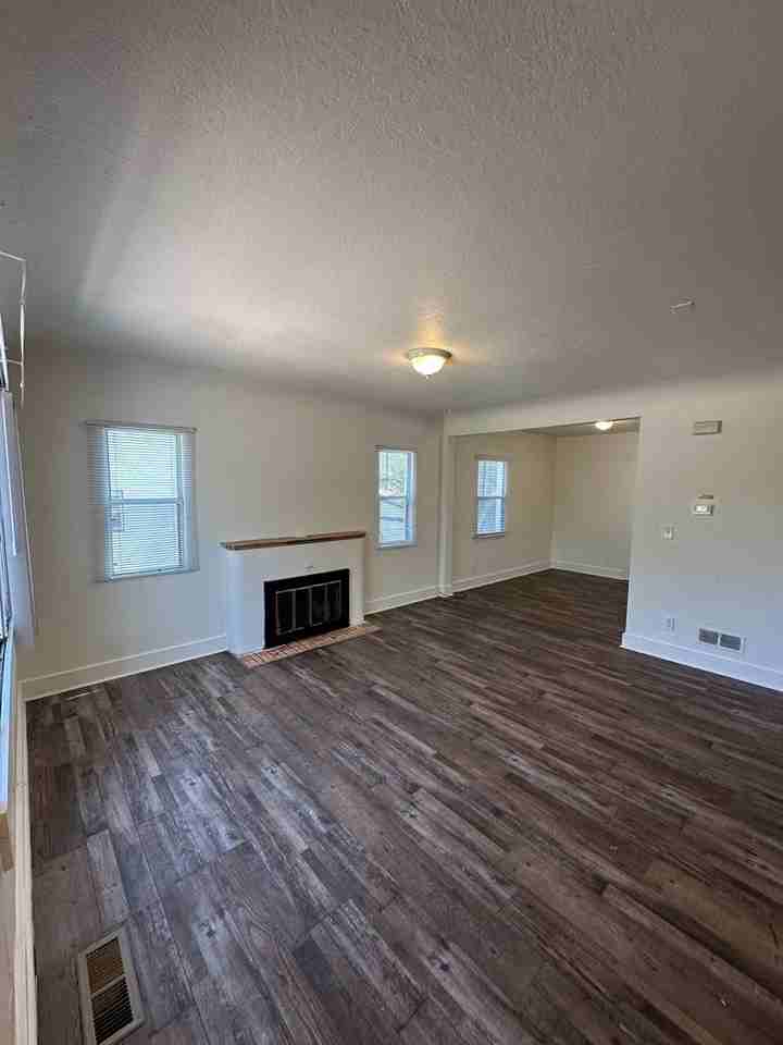 814 20th St - Photo 2 of 13