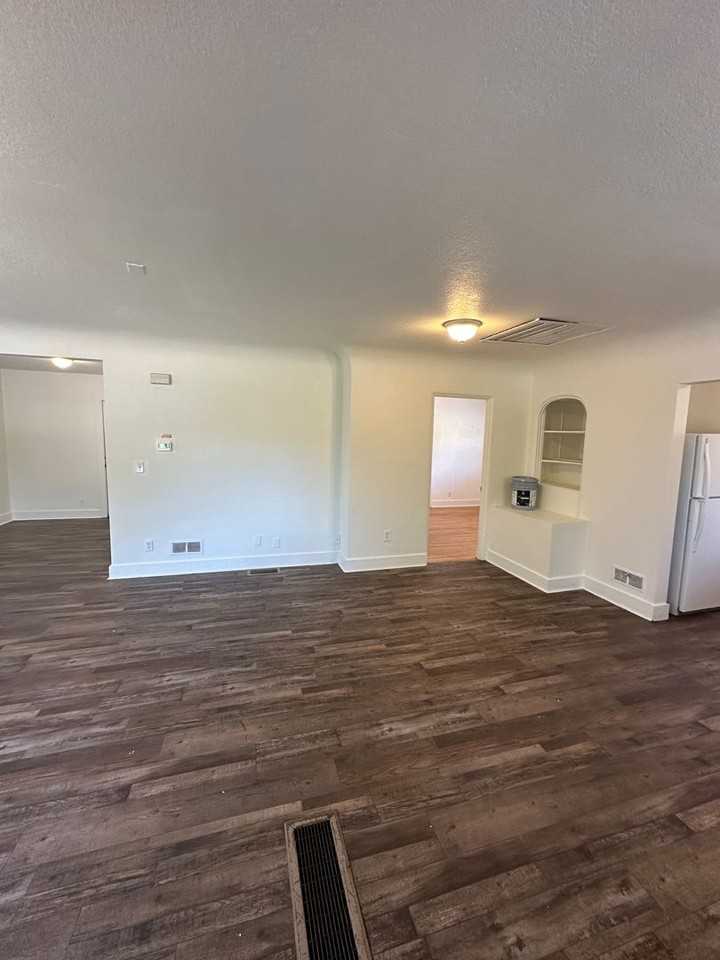 814 20th St - Photo 3 of 13
