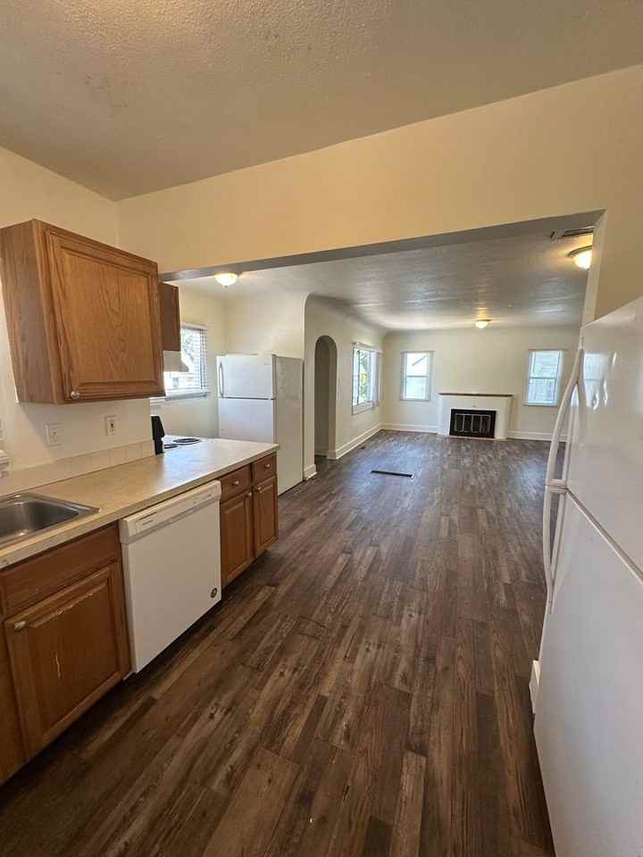 814 20th St - Photo 5 of 13